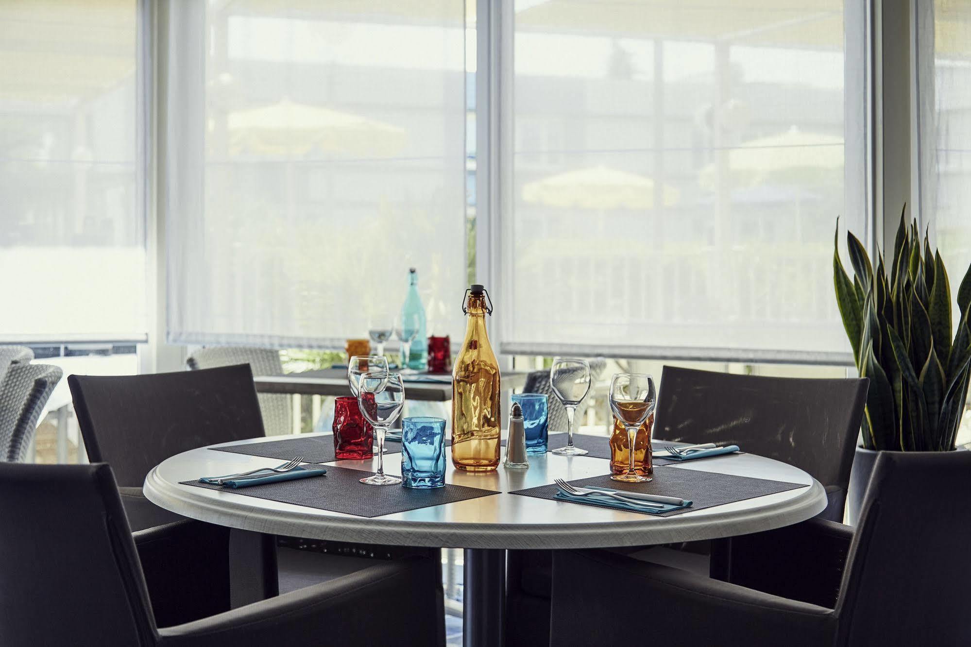 Ibis Styles Marseille Aeroport Hotel Vitrolles  Buitenkant foto
